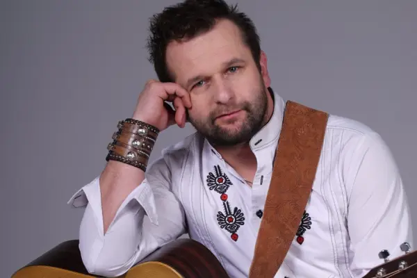 Paweł Gołecki z zespołem